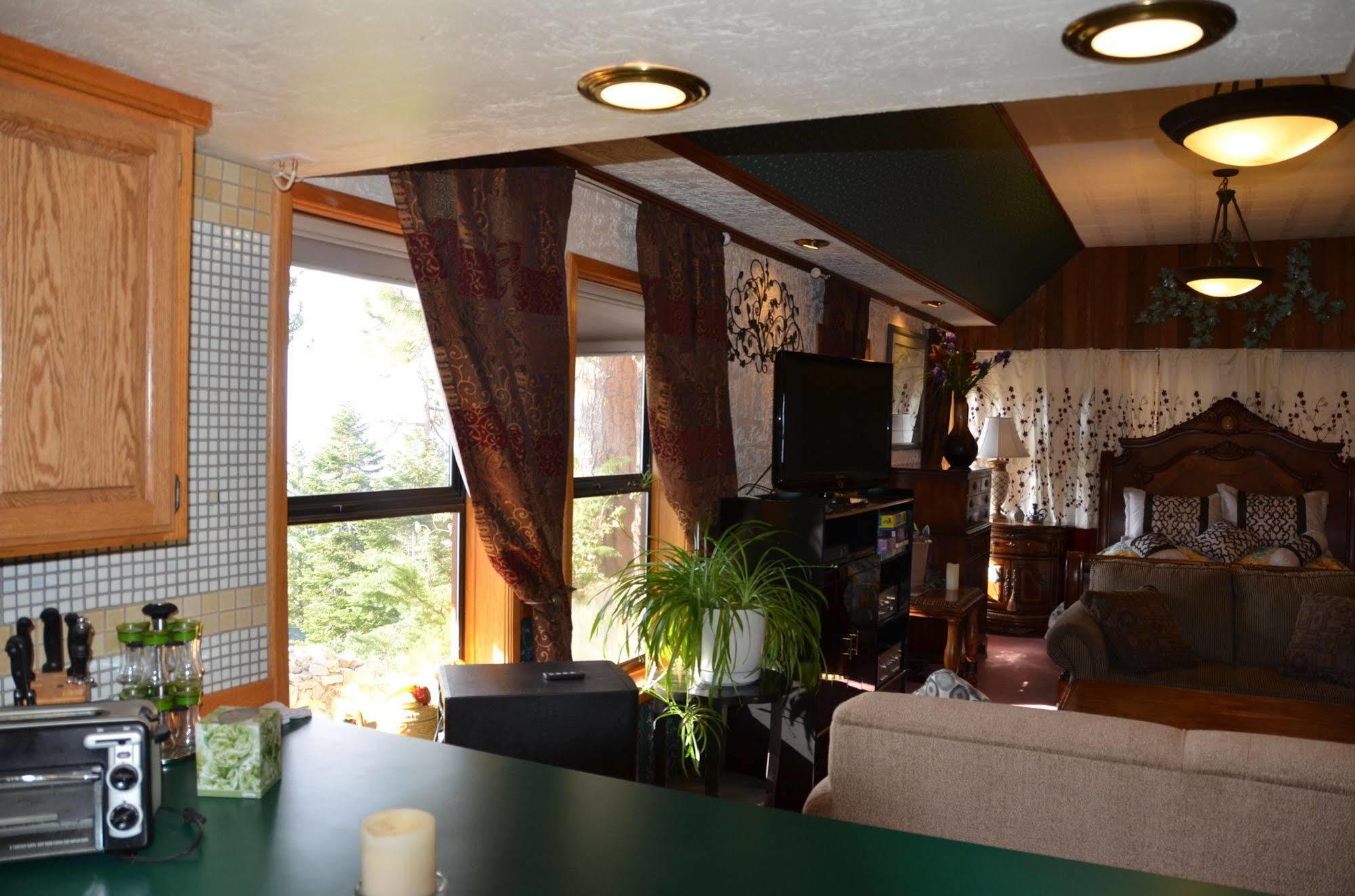 Where Eagles Fly Bed & Breakfast Elk Point Екстериор снимка