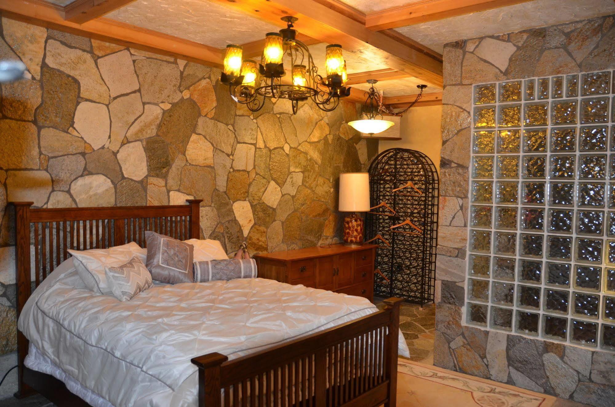 Where Eagles Fly Bed & Breakfast Elk Point Екстериор снимка