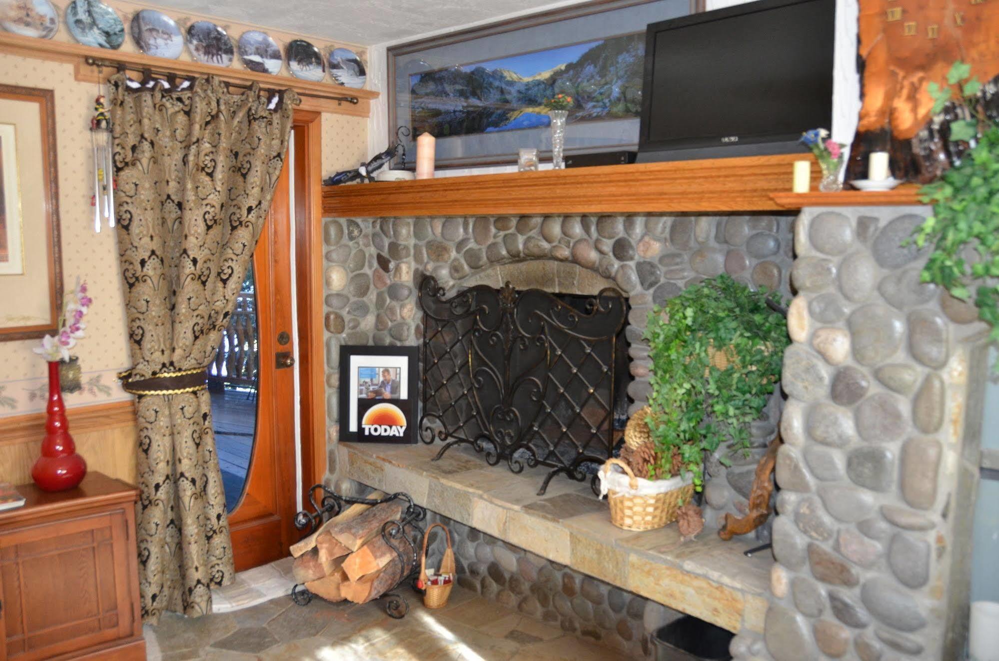 Where Eagles Fly Bed & Breakfast Elk Point Екстериор снимка